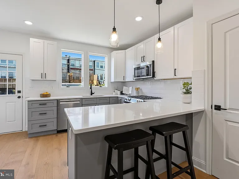 1529 Isherwood St NE — Photo 9