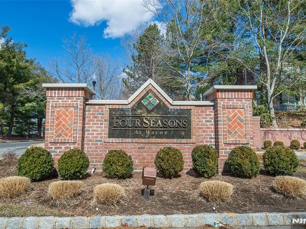 1015 Four Seasons Dr, Wayne, NJ 07470