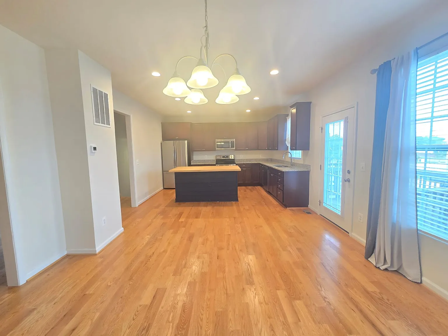 4 bed, 2188 sqft, $2,300 — Photo 3