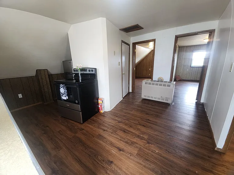 138 N Wilson St — Photo 3