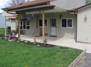 7425 Meadow Dr, Tipp City, OH 45371