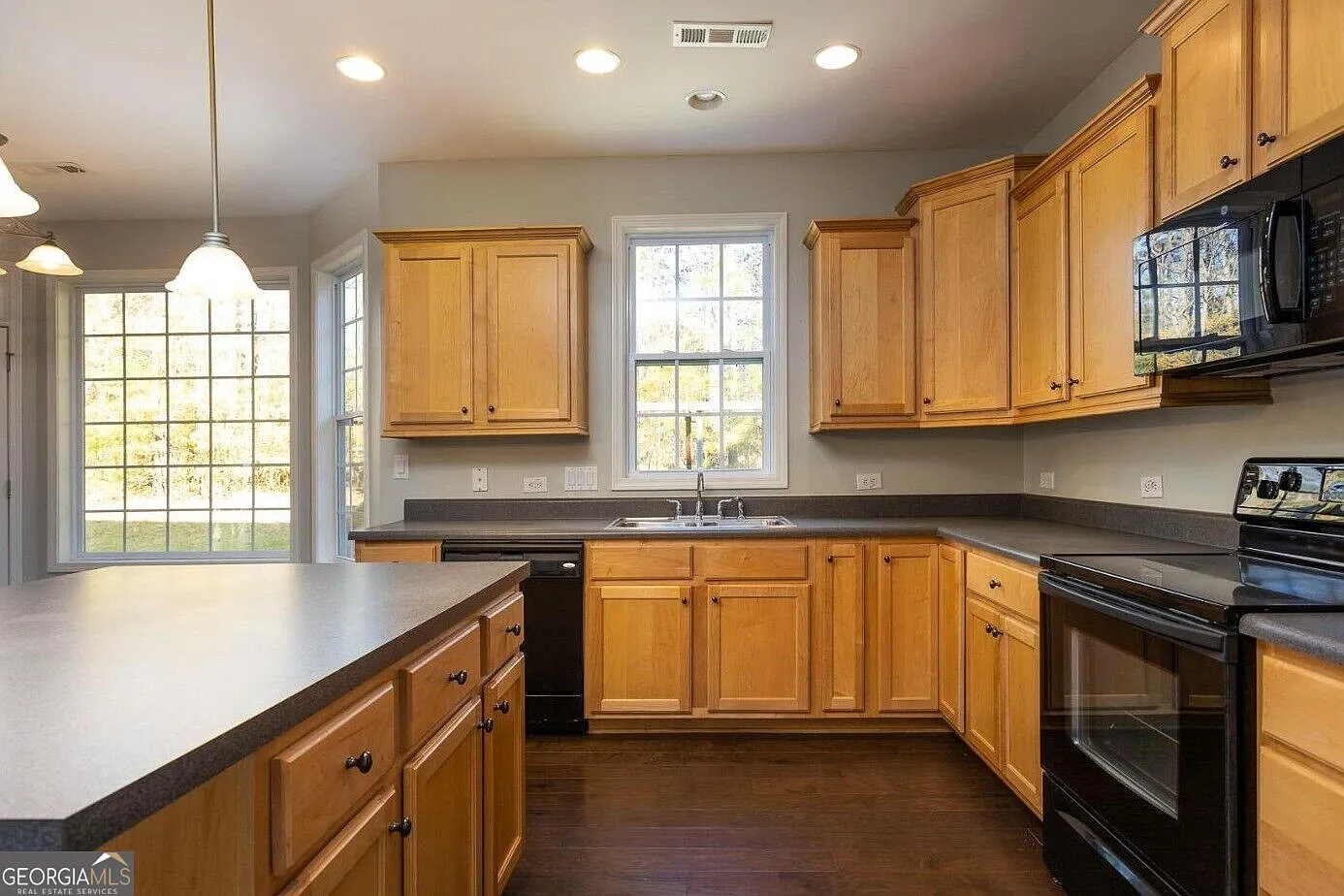 4 bed, 2.5 bath, 2885 sqft, $3,600 — Photo 4