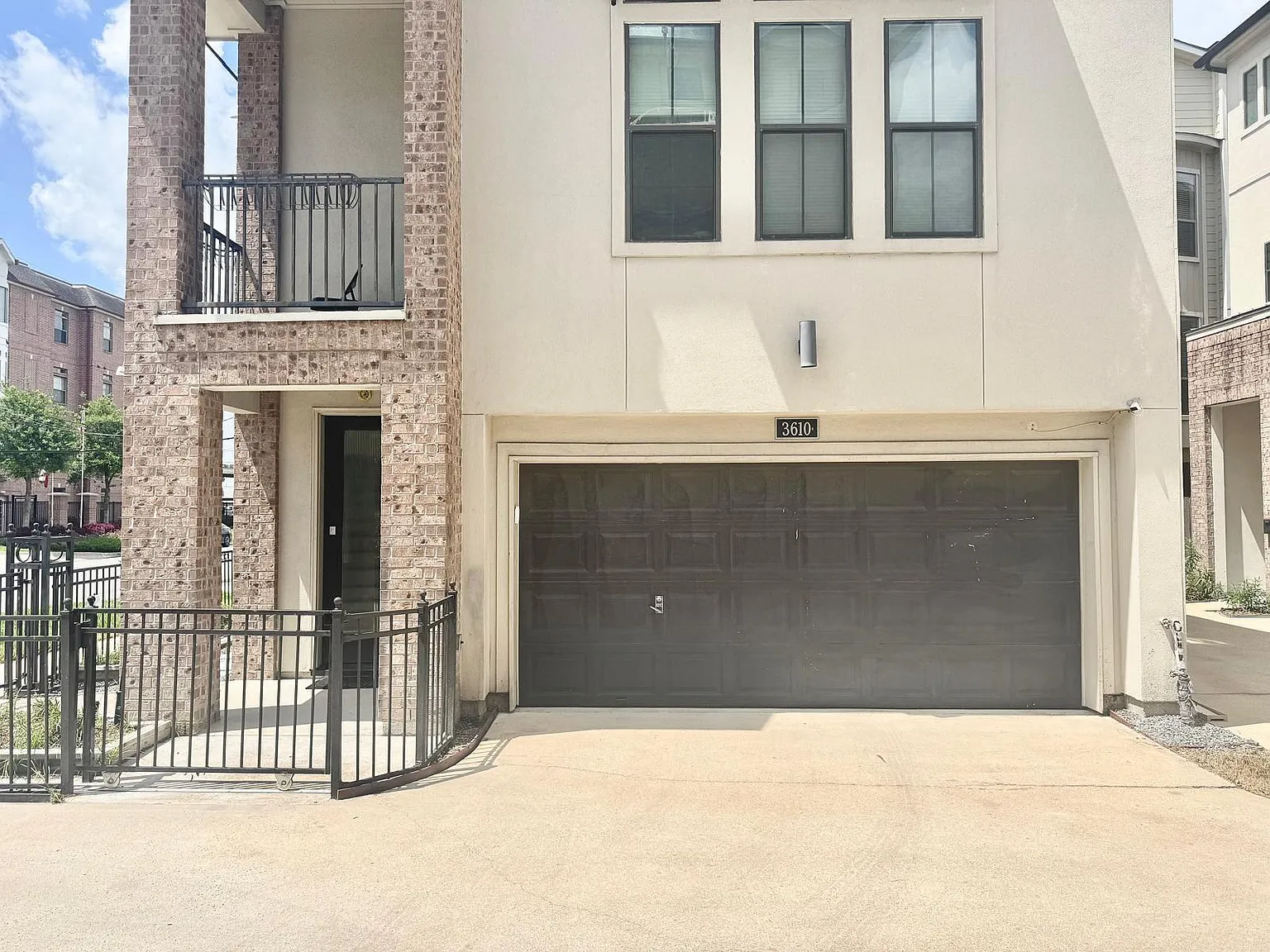 3 bed, 4.0 bath, 2064 sqft, $3,200 — Photo 3
