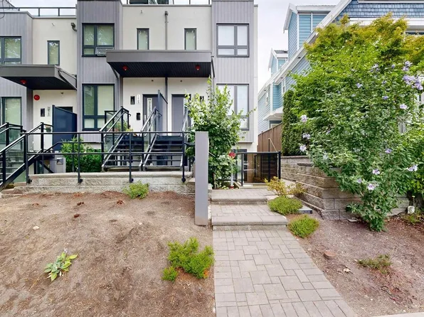 2731 Duke St, Vancouver, BC V5R 4S8