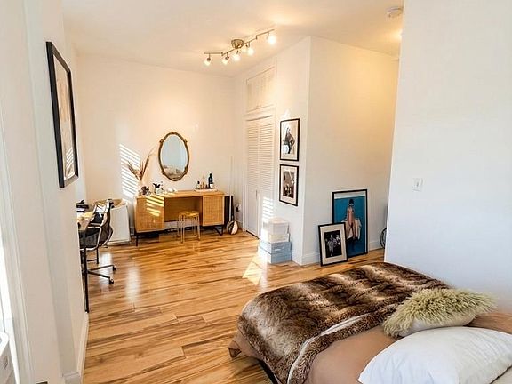 3rd image of 316 27th St APT 3