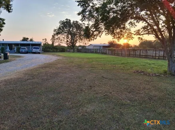 2264 Burroughsville Rd, Victoria, TX 77905