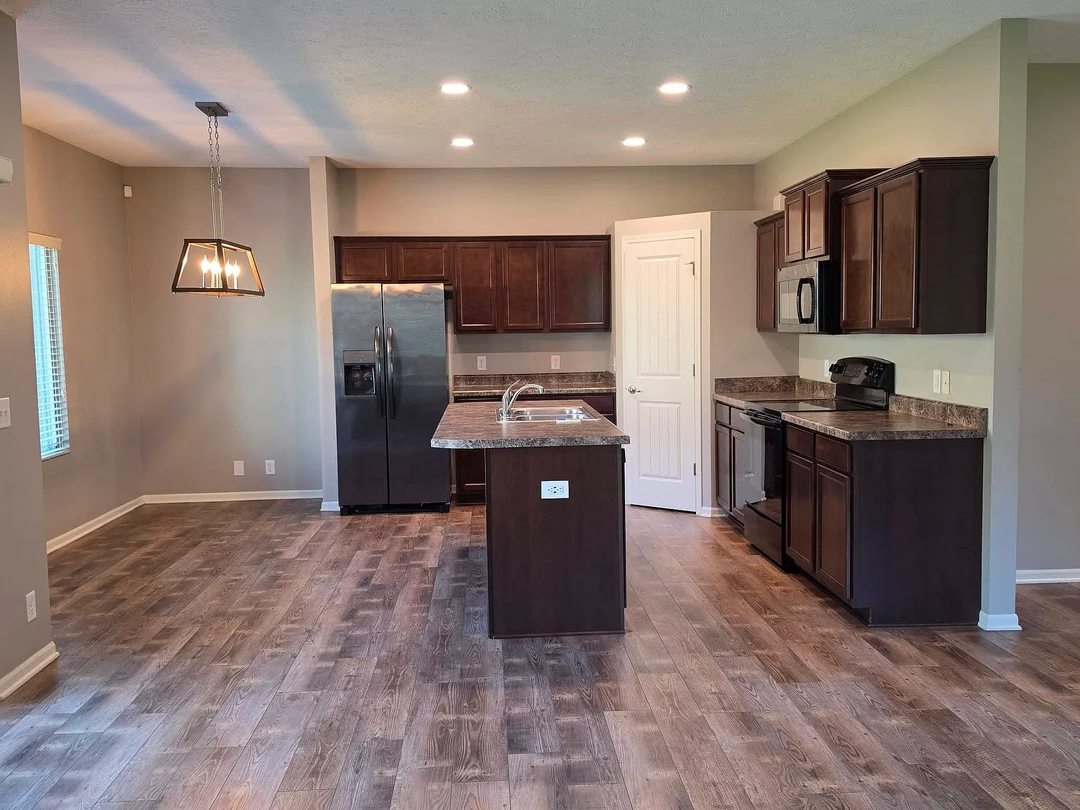 3 bed, 1163 sqft, $2,300 — Photo 3