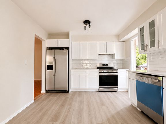 3rd image of 2 Arbor Pl APT 1