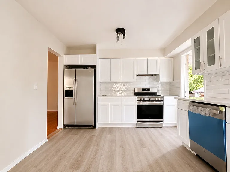2 Arbor Pl #1 — Photo 3