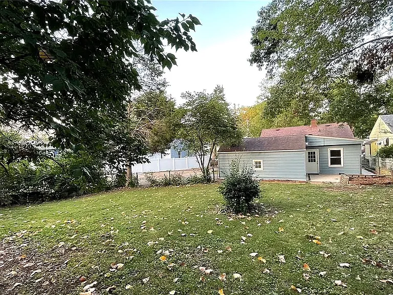 Large Fully Fenced Back Yard