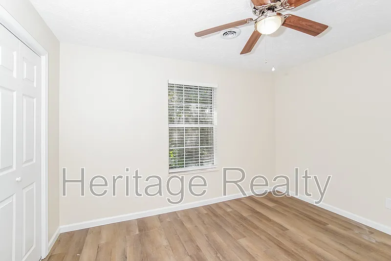 2 bed, 1.0 bath, 858 sqft, $1,300 — Photo 4
