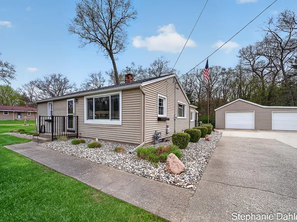 1662 N Roberts Rd, Muskegon, MI 49445