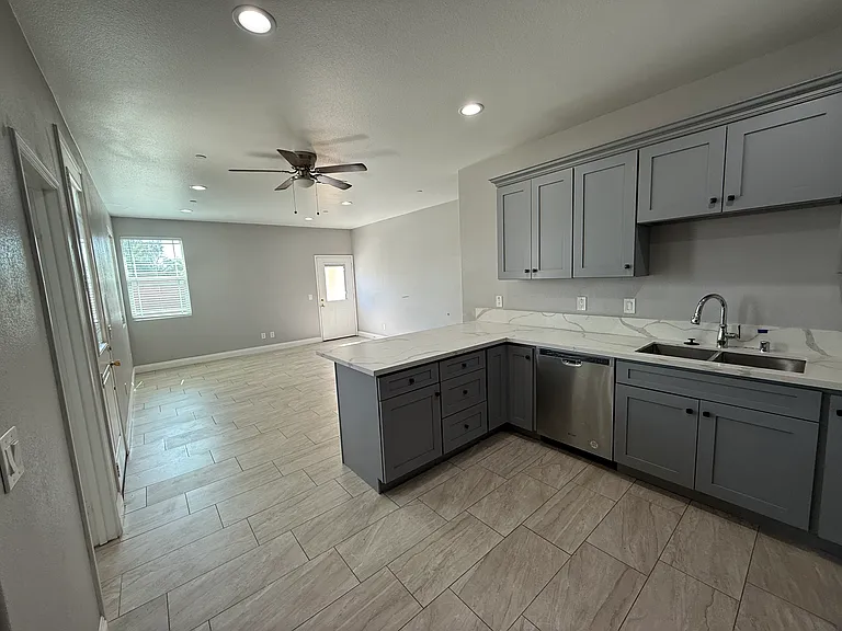 9733-2 Eugenia Ave — Photo 2