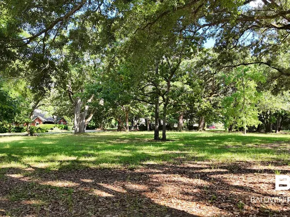 1700 Twisted Oak Cir, Gulf Shores, AL 36542