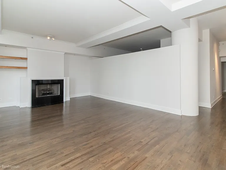 165 N Canal St #911 — Photo 23