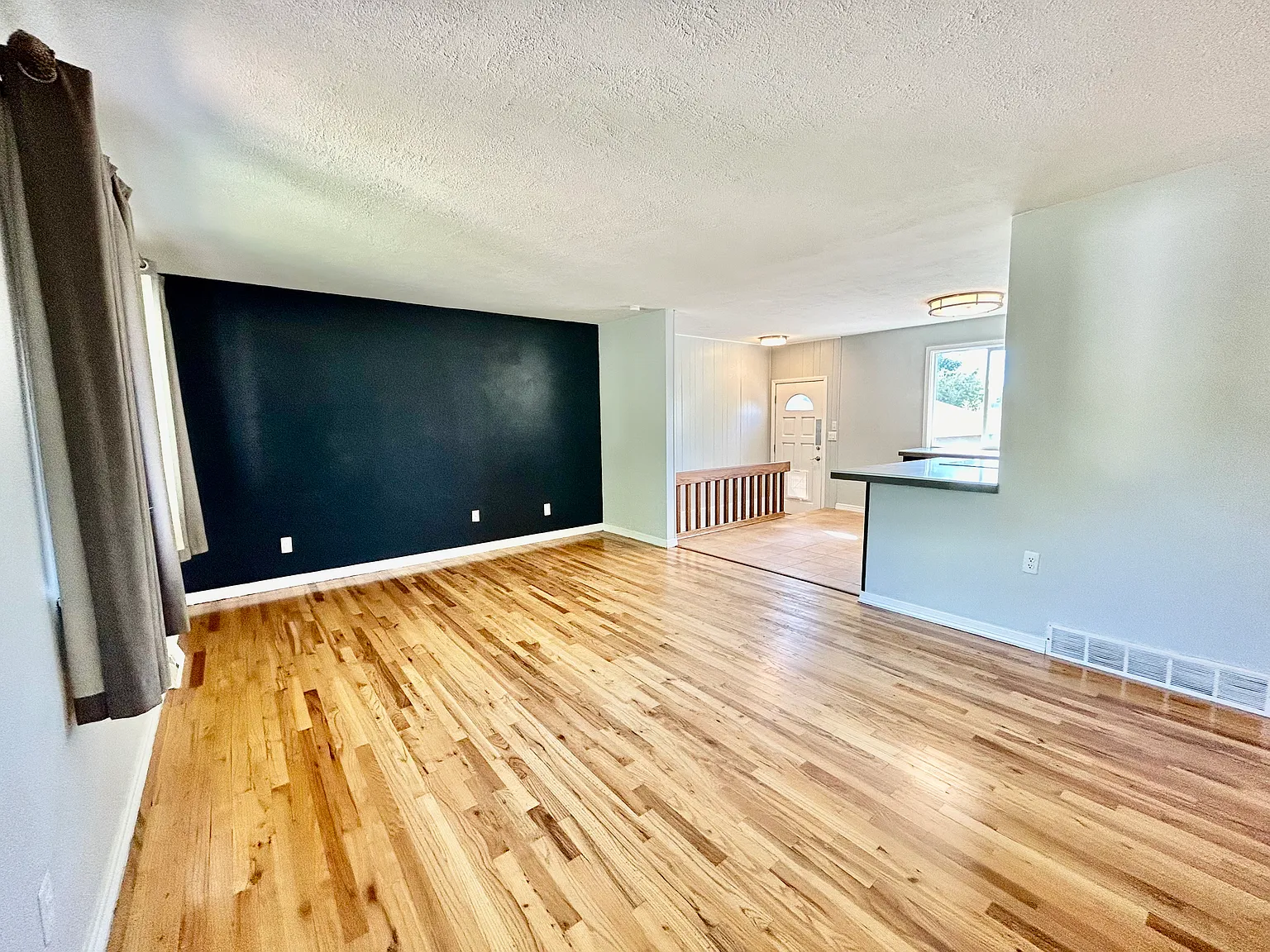 4 bed, 2000 sqft, $3,400 — Photo 3