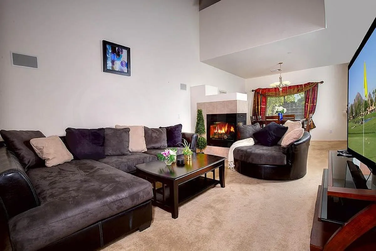 3 bed, 2.5 bath, 2016 sqft, $2,650 — Photo 3