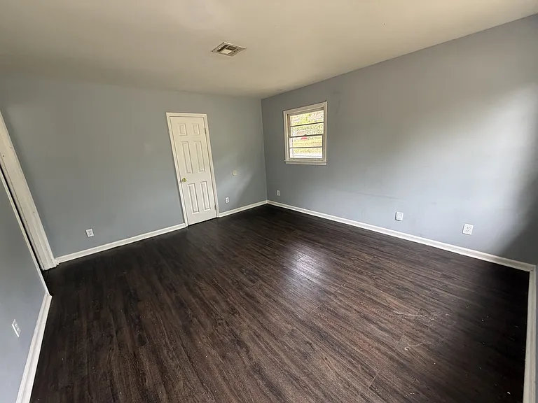 1717 Midway St — Photo 2