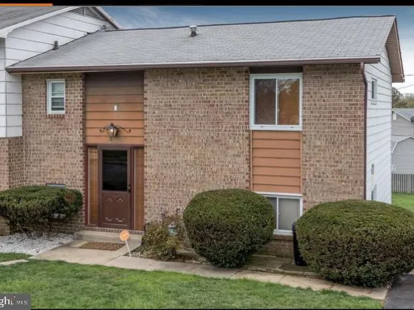 8313 Lacewood Ln, Pikesville, MD 21208