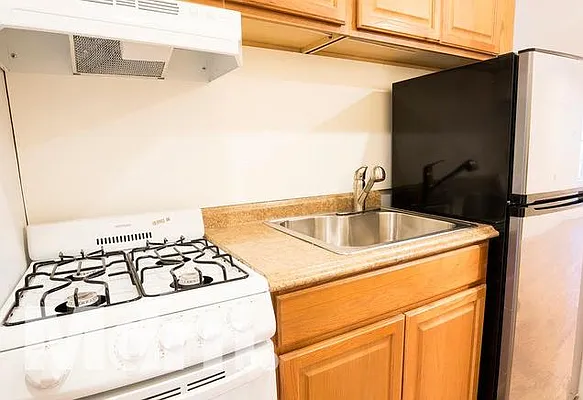 Rented by Mdrn Residential | media 13