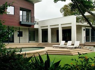 357 N Skyewiay Rd, Los Angeles, CA 90049