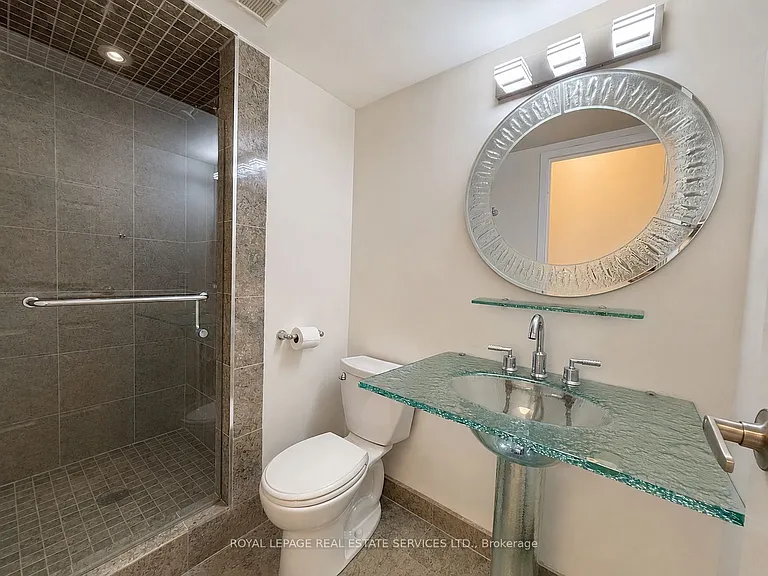 25 The Esplanade #1718 — Photo 11