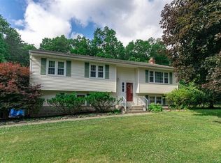 140 Barnes Rd, Washingtonville, NY 10992
