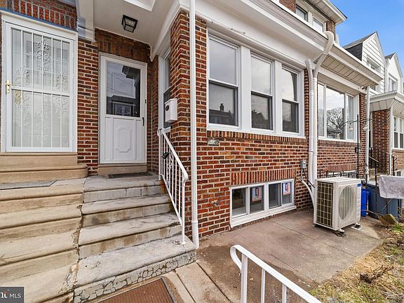2nd image of 6139 N Franklin St