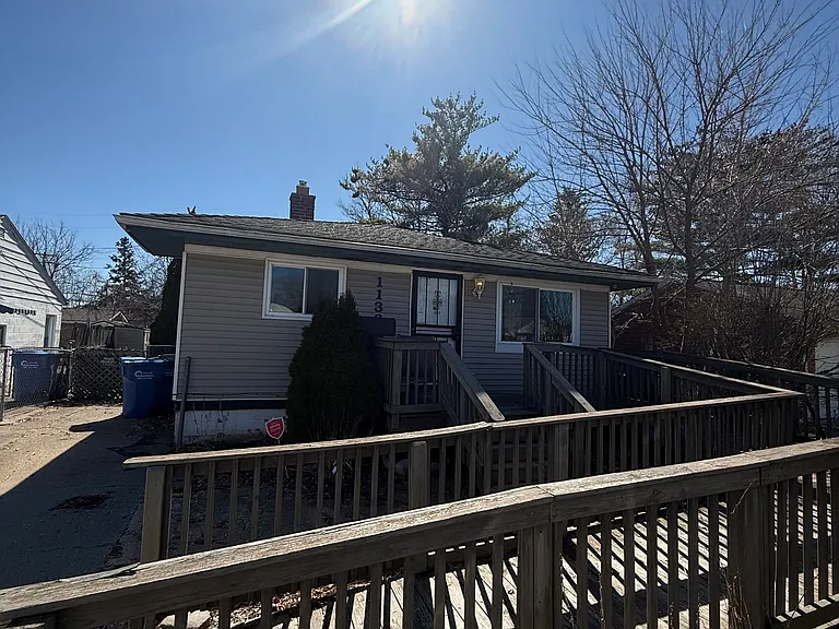 11330 Packard Ave — Photo 1