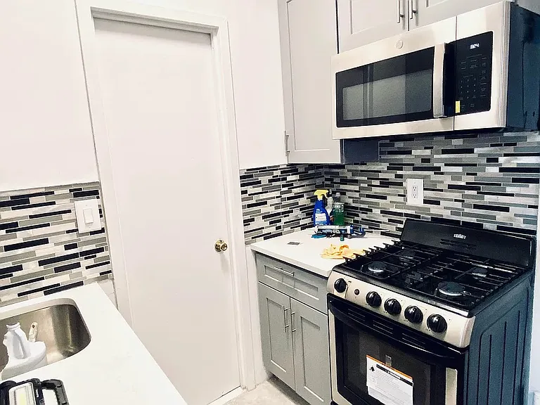 417 E 6th St #16 — Photo 4