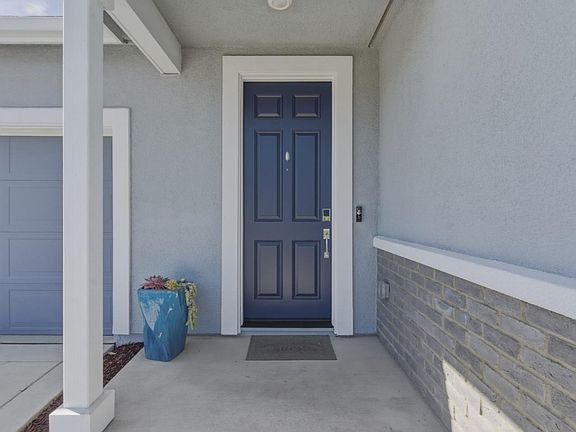 3rd image of 2051 Petunia Dr