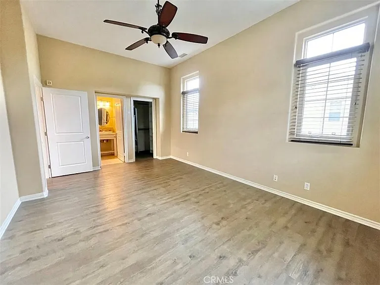 54 Scarlet Bloom — Photo 17