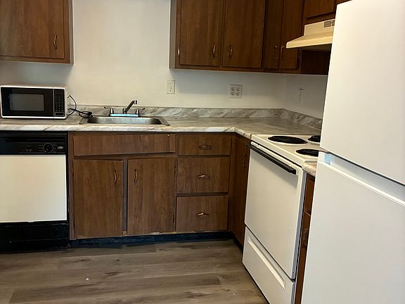 4th image of 210 Hugel Dr #1