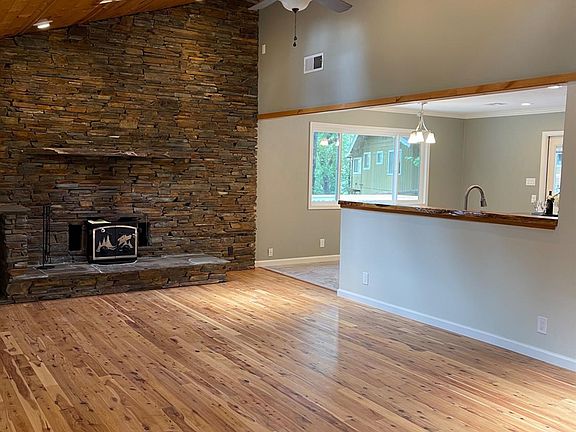 3rd image of 5827 Lookout Ct