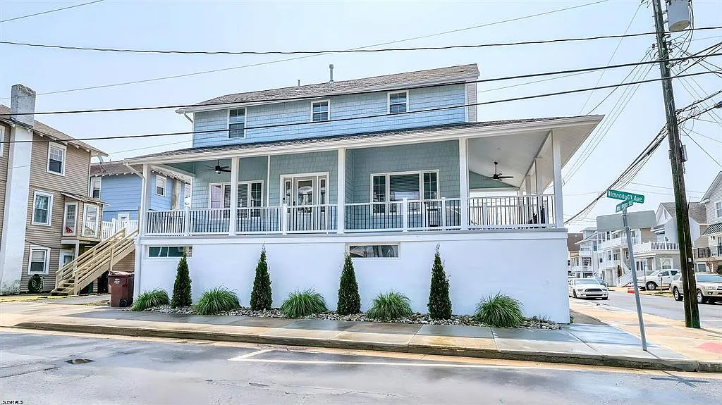 3 bed, 2.5 bath, 2812 sqft, $24,000 — Photo 1