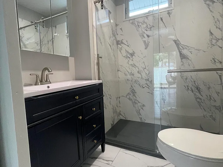 736 W King St #A — Photo 10
