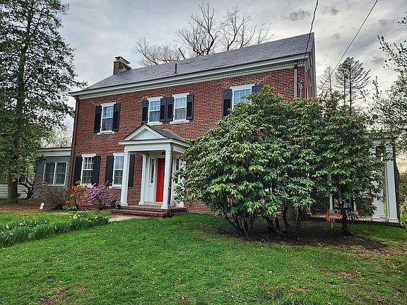 2nd image of 865 Lawrence Rd