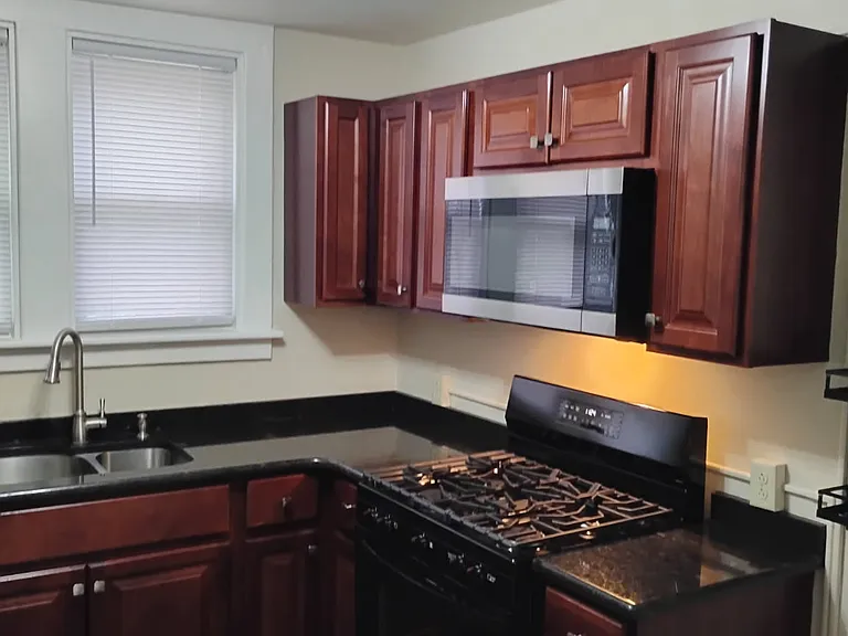 429 Manor St #4 — Photo 3