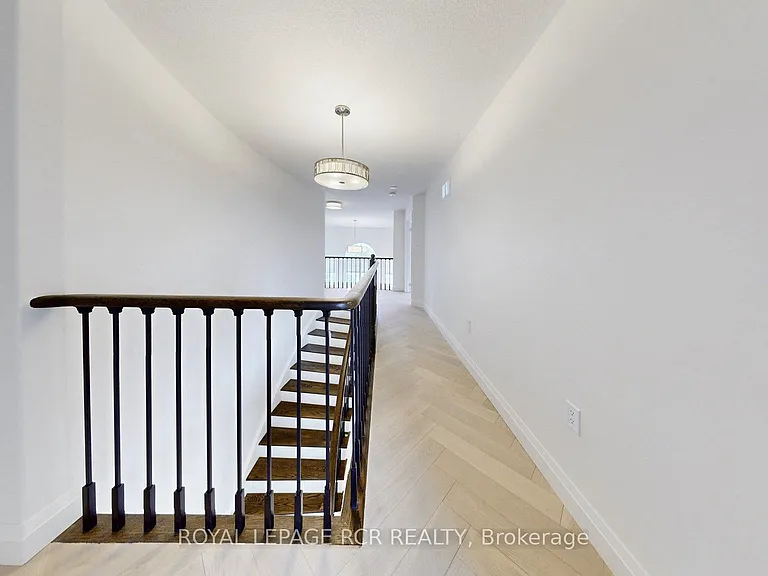 75 Dr George Burrows Pkwy E — Photo 33