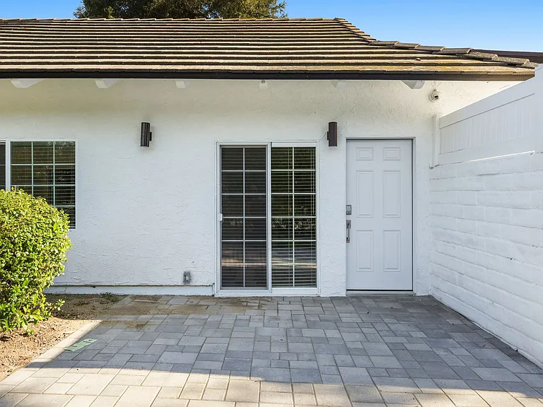 10327 Vanalden Ave — Photo 4