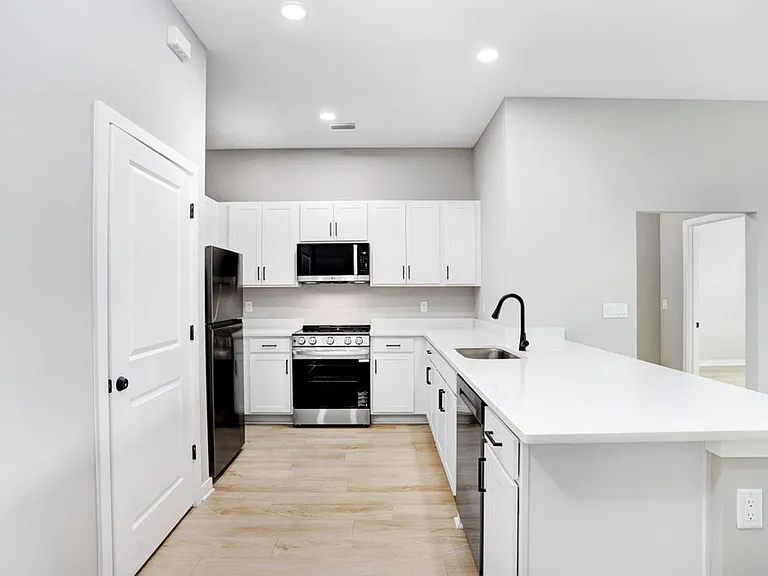 Bridgewater Landing Apartments 55+ Senior Living — Photo 14