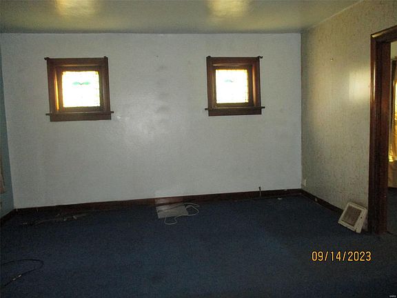3rd image of 3840 Oakridge Blvd