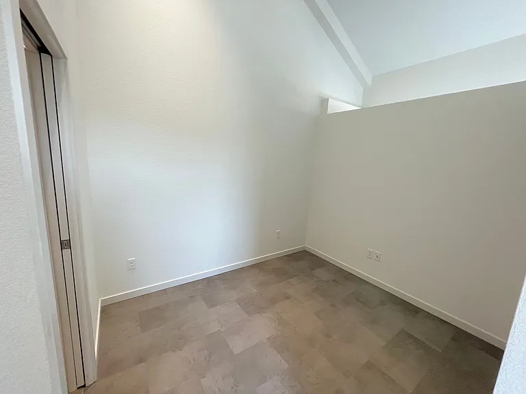 3333 Hennepin Ave — Photo 13