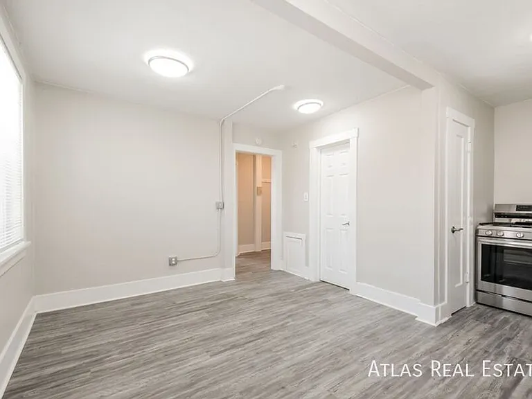 970 N Pearl St #10 — Photo 7