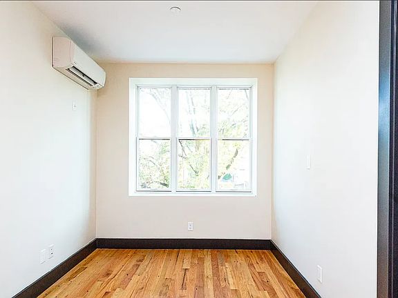 5th image of 2427 Dean St #2B