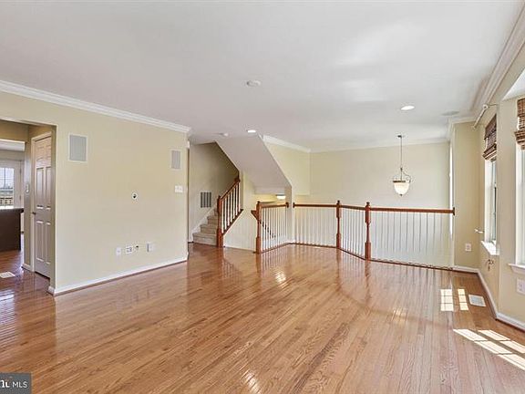 4th image of 127 Helen Dr #127
