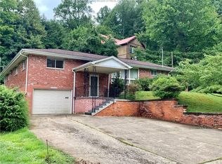 348 2nd St, Madison, WV 25130