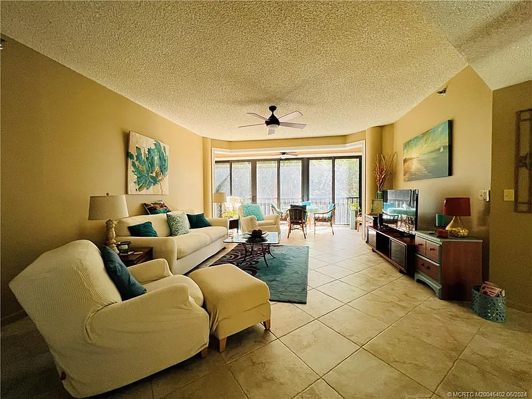 221 NE Plantation Rd #215 — Photo 13