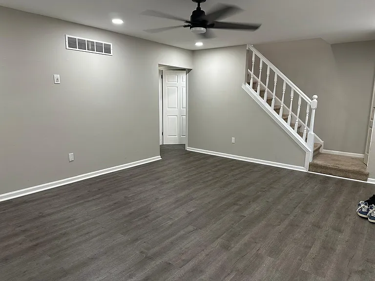 758 Shropshire Dr — Photo 2