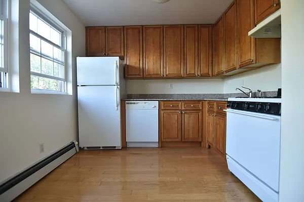 Rented by Clove Realty LLC | media 19